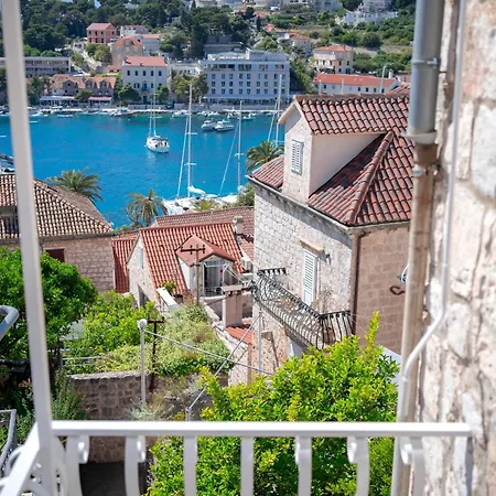 Tihari - Zf Hvar * Hvar Town